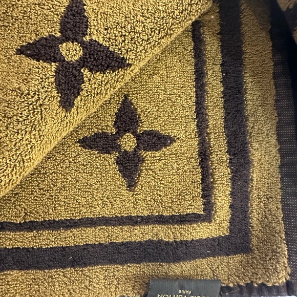 Louis Vuitton monogram beach Towel - Picture 4 of 6